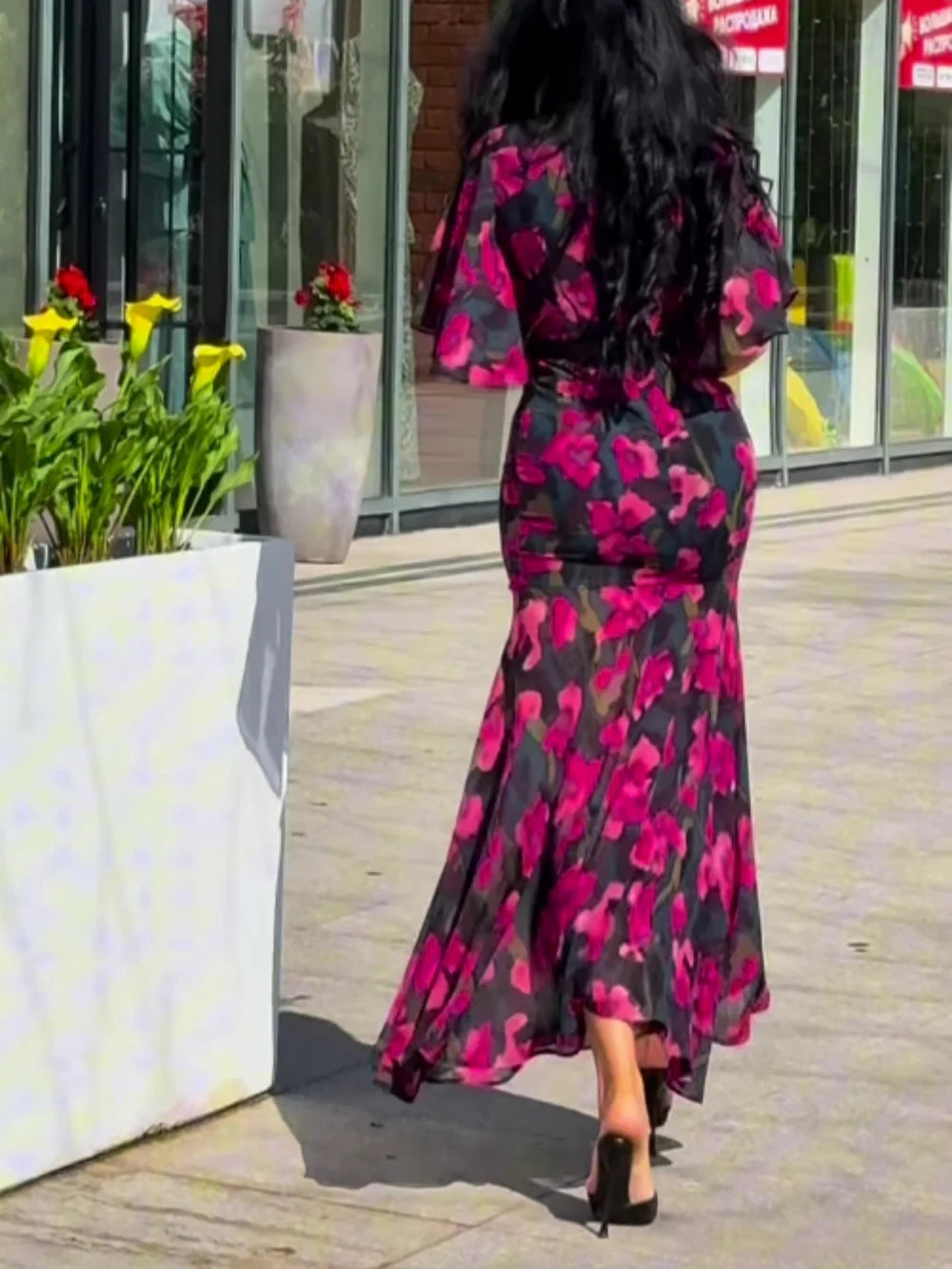 Vestido retro con cuello en V y mangas acampanadas