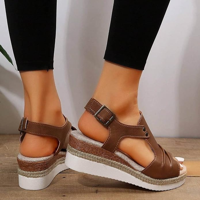 Sandalias de plataforma en piel vegana – Diseño cruzado con hebilla ajustable
