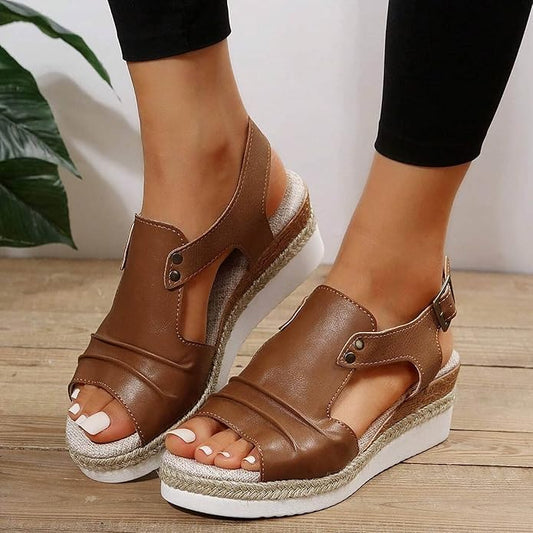 Sandalias de plataforma en piel vegana – Diseño cruzado con hebilla ajustable