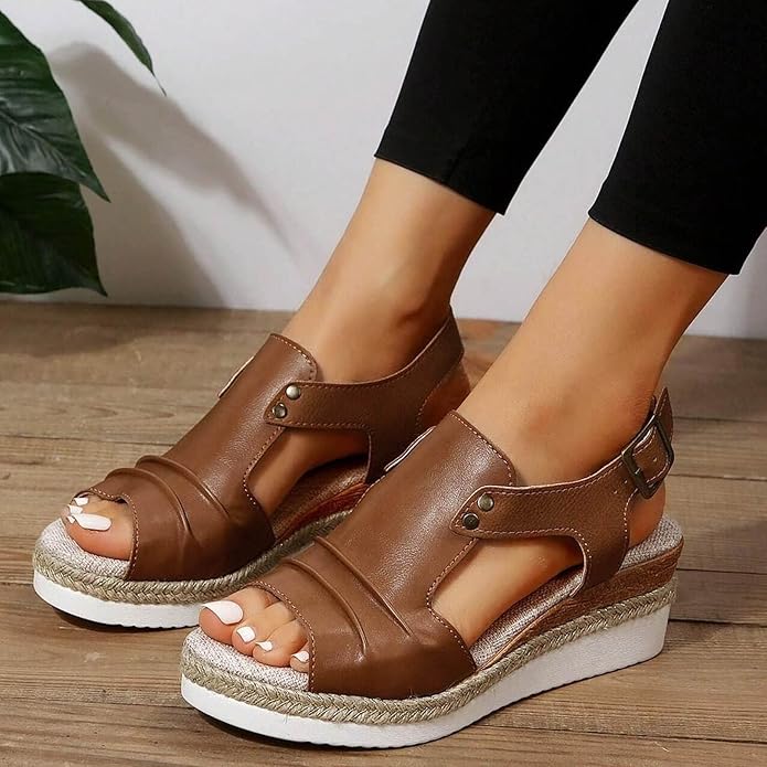 Sandalias de plataforma en piel vegana – Diseño cruzado con hebilla ajustable