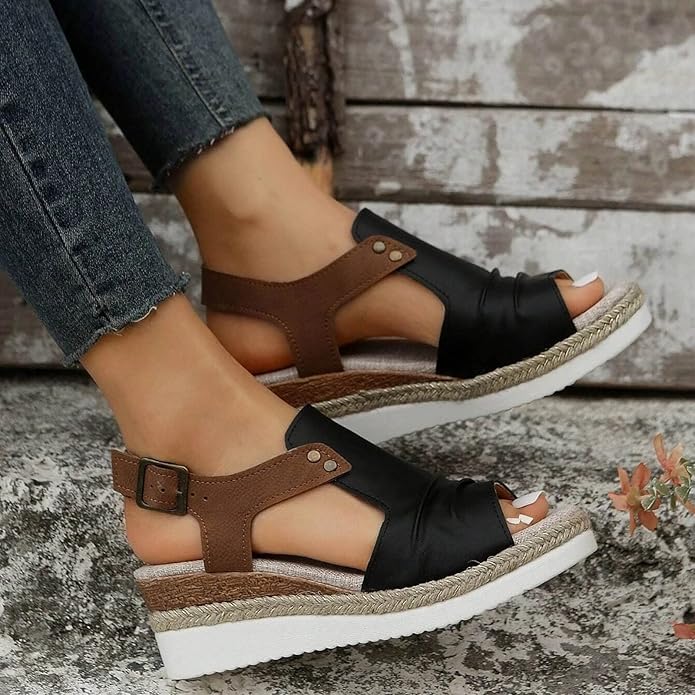 Sandalias de plataforma en piel vegana – Diseño cruzado con hebilla ajustable