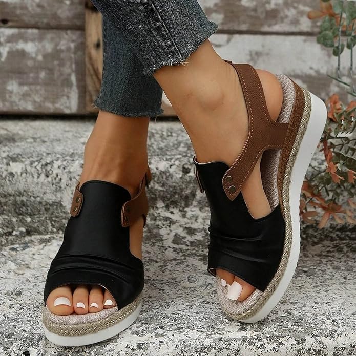 Sandalias de plataforma en piel vegana – Diseño cruzado con hebilla ajustable