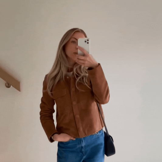 Chaqueta de ante suave en tono tierra — Estilo y comodidad natural