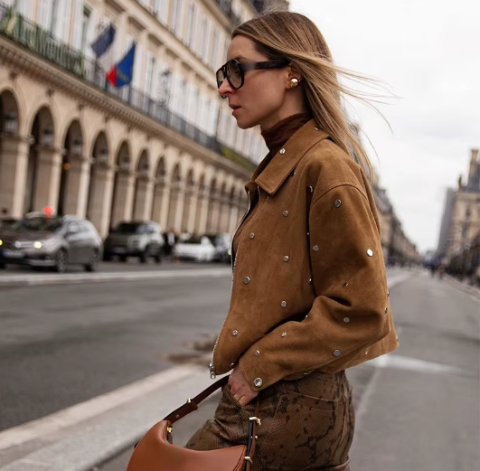 Chaqueta de Serraje Mujer con Tachuelas – Estilo Urbano Chic