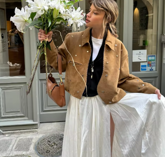Chaqueta de Serraje Mujer con Tachuelas – Estilo Urbano Chic