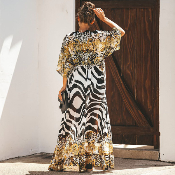 Kimono Safari Luxe – Estampado Animal en Blanco, Negro y Dorado