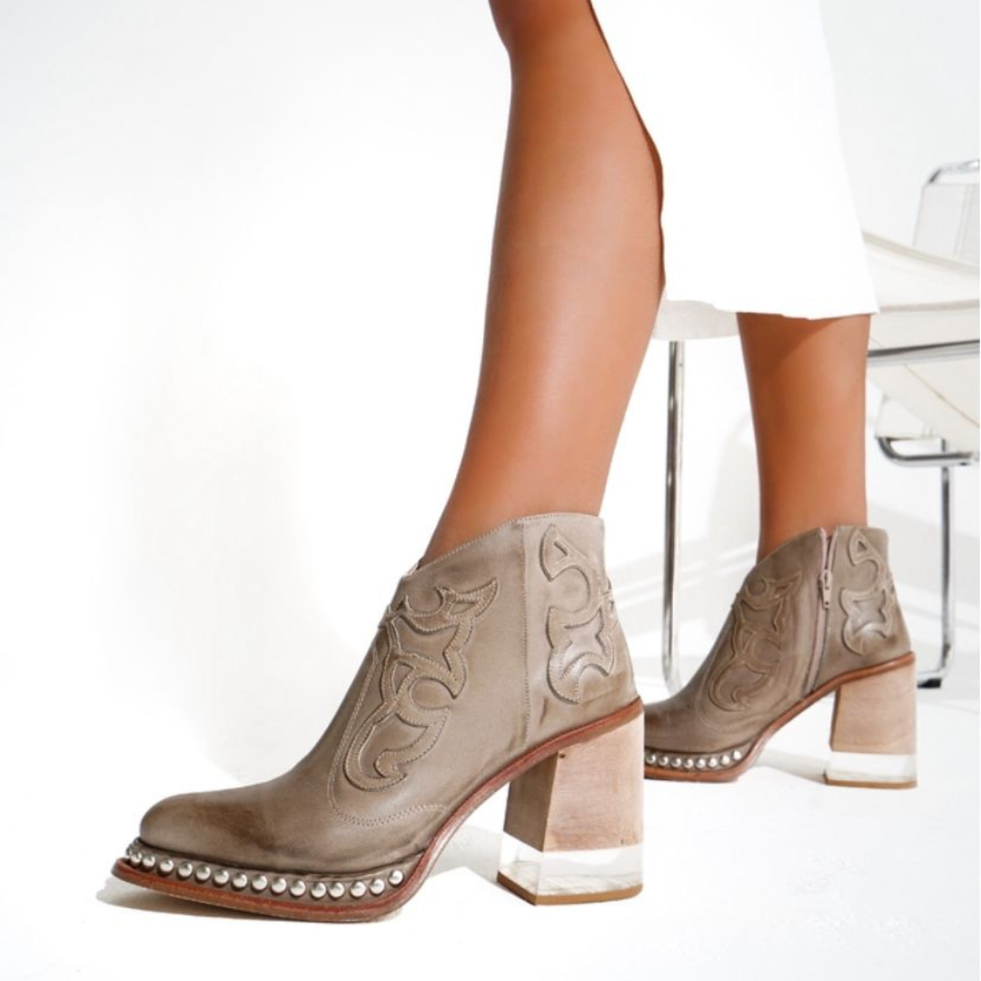 Daniella / Botines de Estilo Western con Tacón Transparente y Tachuelas