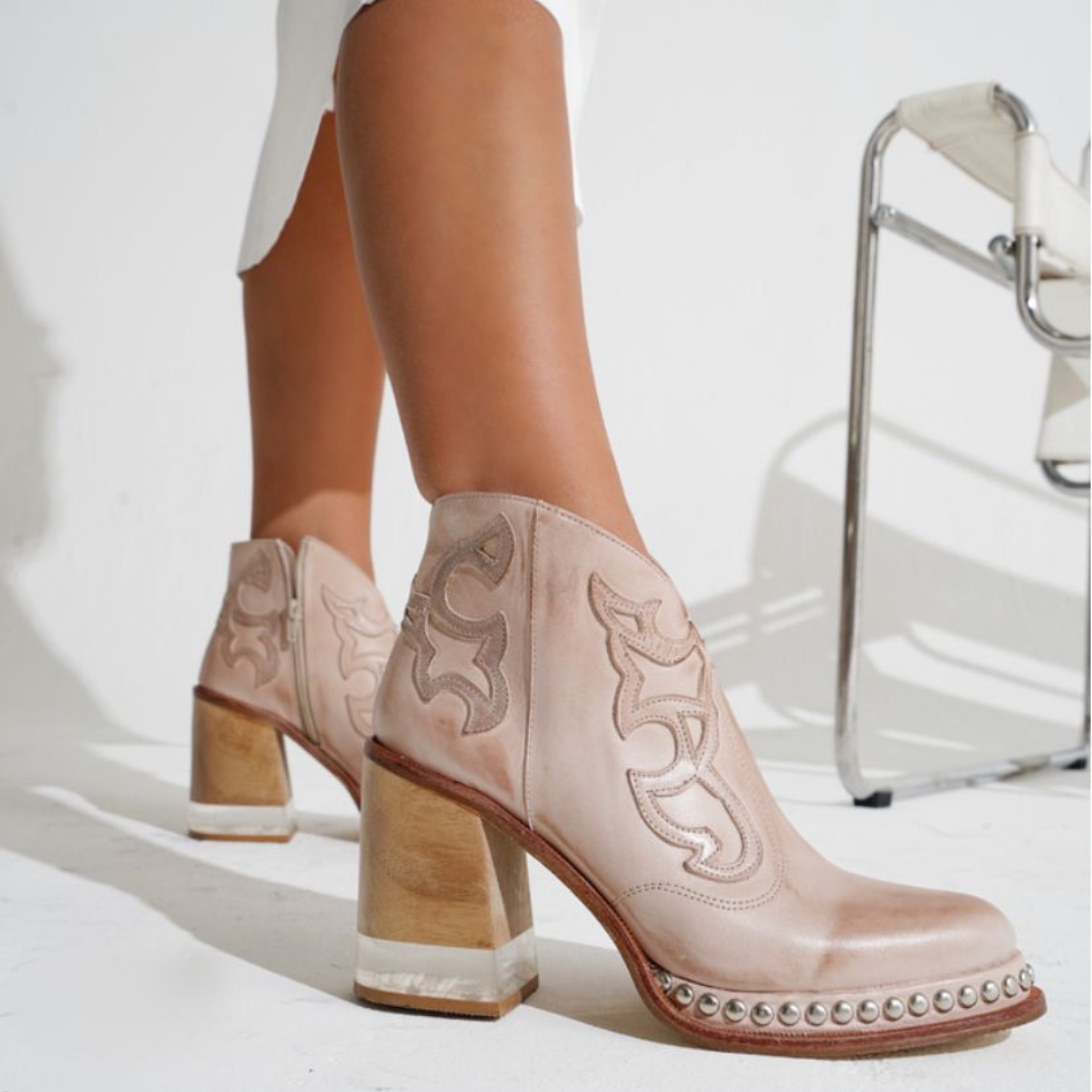 Daniella / Botines de Estilo Western con Tacón Transparente y Tachuelas