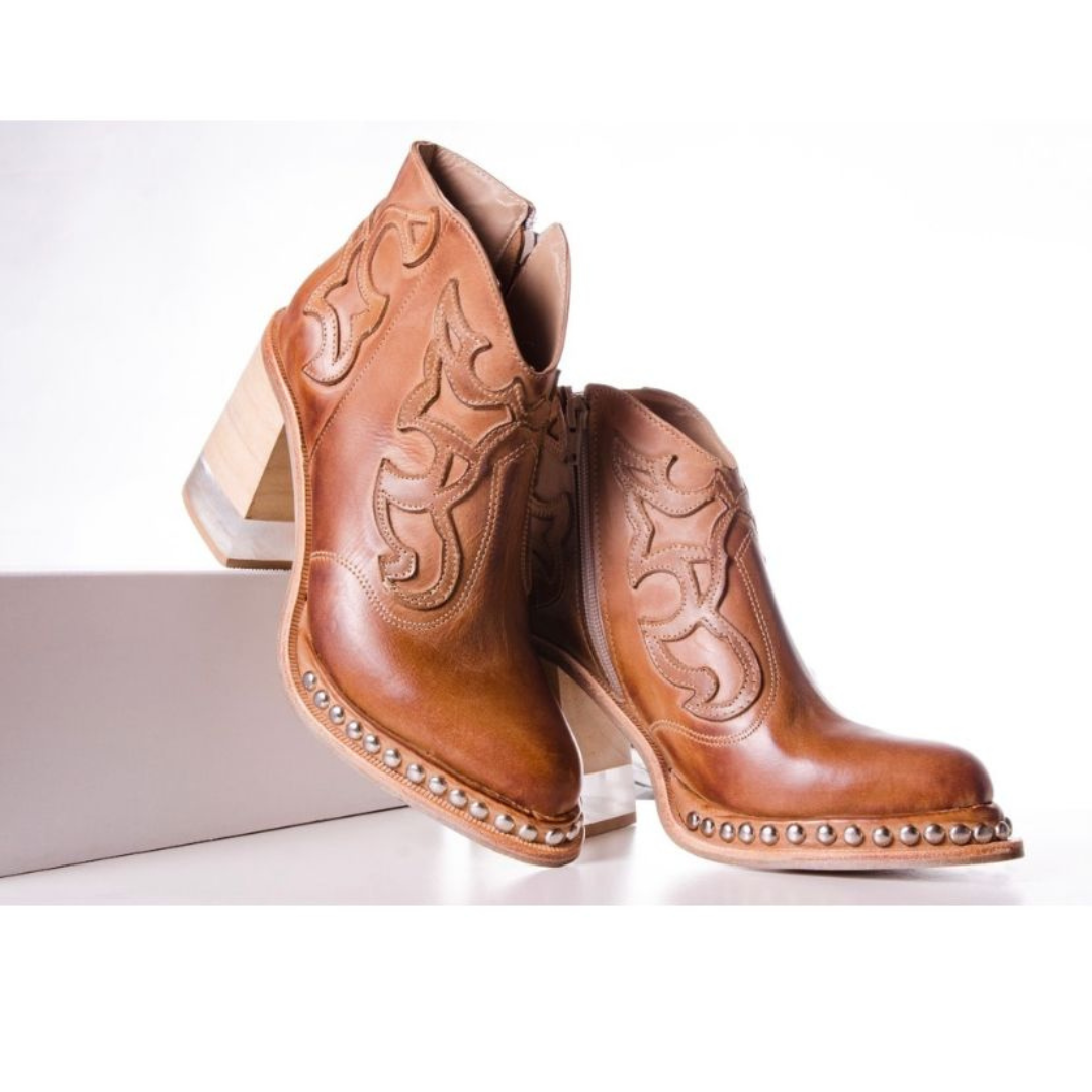 Daniella / Botines de Estilo Western con Tacón Transparente y Tachuelas