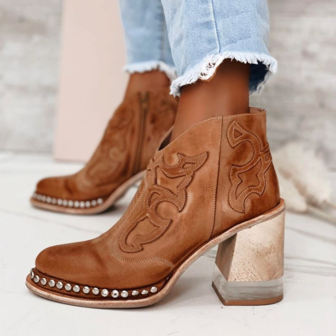 Daniella / Botines de Estilo Western con Tacón Transparente y Tachuelas