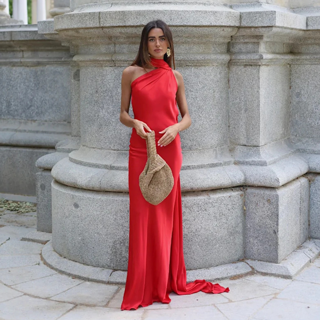 Vestido largo con espalda descubierta, cuello abotonado y pañuelo integrado.