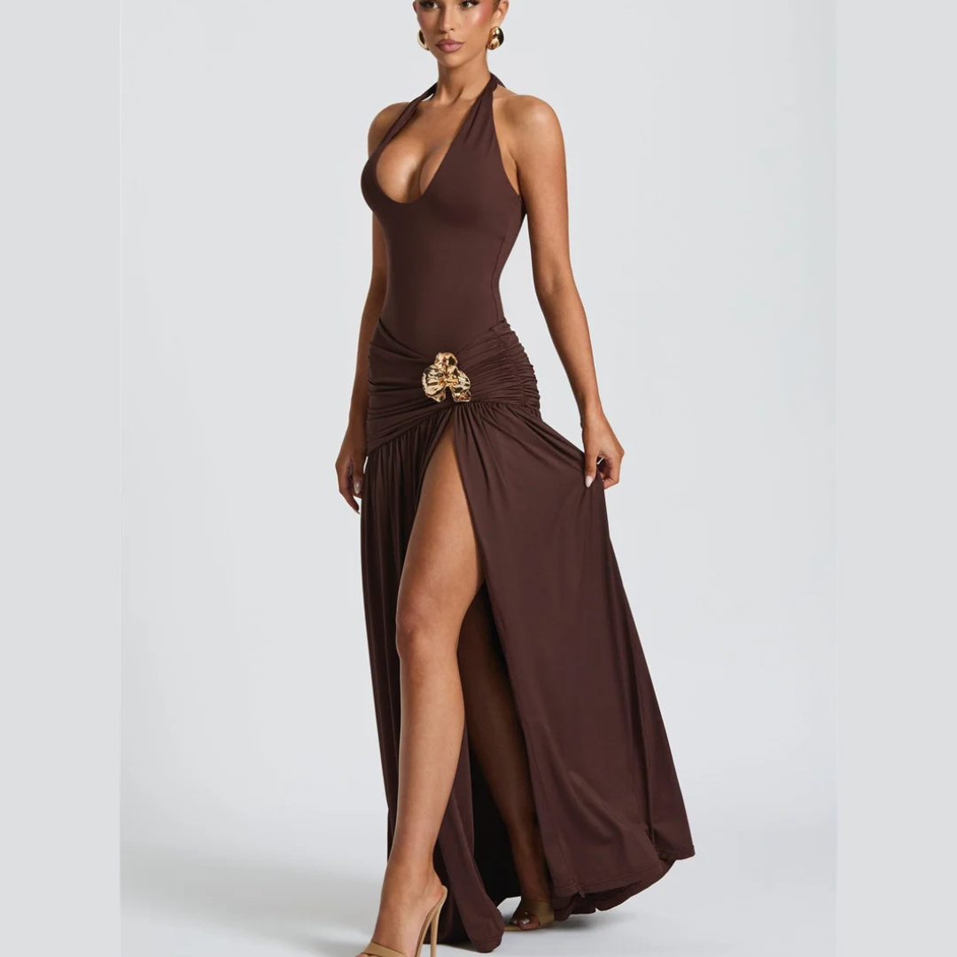 Conjunto de body halter y falda larga con detalle dorado