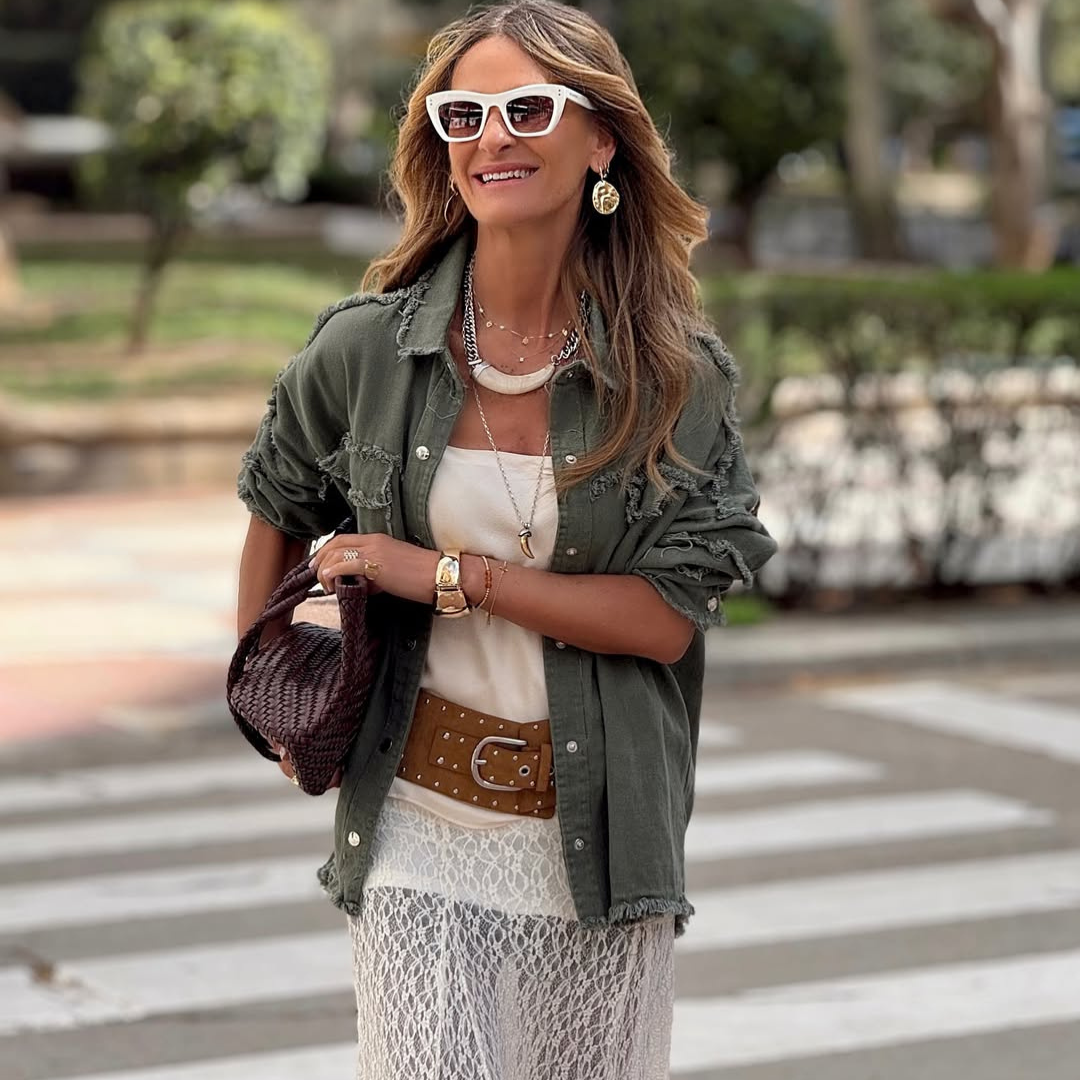 Sobrecamisa-Parka Verde con Bordado Étnico en Espalda – Chic y Versátil
