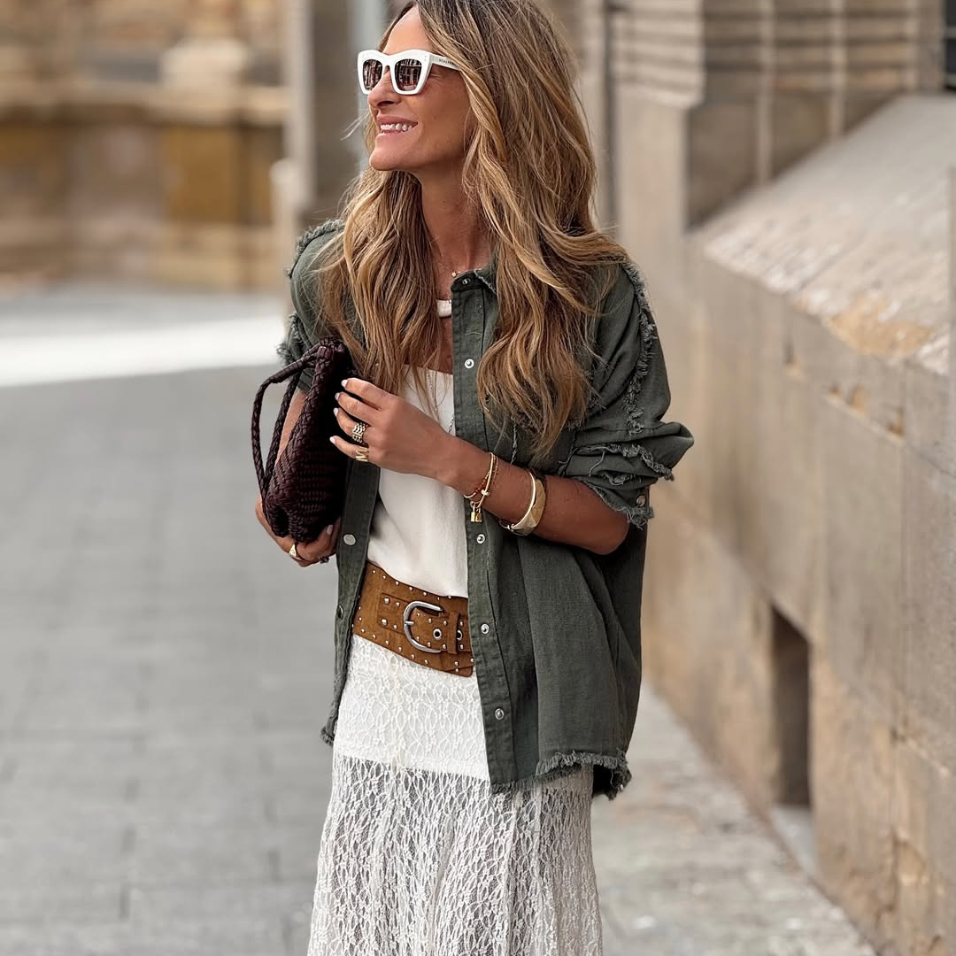 Sobrecamisa-Parka Verde con Bordado Étnico en Espalda – Chic y Versátil