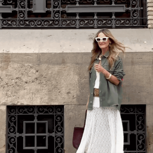 Sobrecamisa-Parka Verde con Bordado Étnico en Espalda – Chic y Versátil