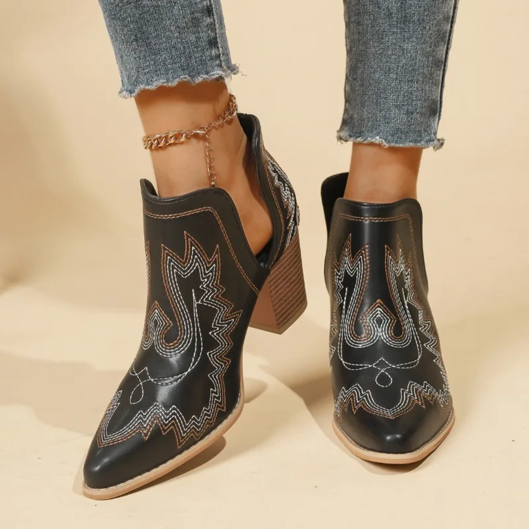 Botines de piel bordadas Cowboy Cut Out Black