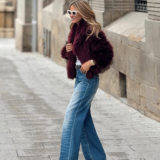 Chaqueta Peluche Granate – Estilo Chic y Máxima Calidez