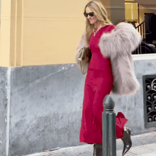 Abrigo Midi Pelo Vegano – Elegancia y Calidez Inigualable