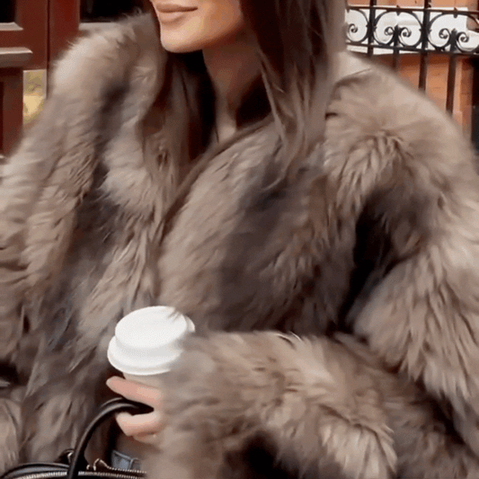 Abrigo Pelo Taupe Mujer – Chaqueta Efecto Zorro Elegante | Calidez y Sofisticación Urbana