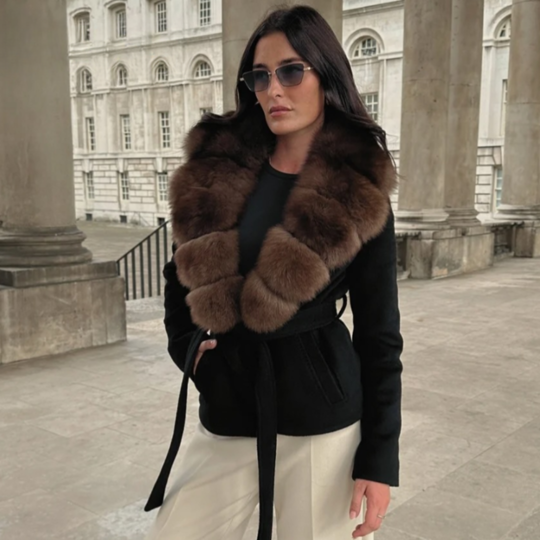 Abrigo Lana con Cuello Pelo – Cinturón Elegante Gris/Negro/Beige | Sofisticación Urbana