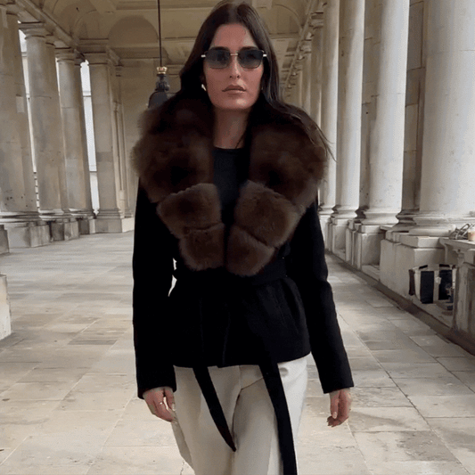 Abrigo Lana con Cuello Pelo – Cinturón Elegante Gris/Negro/Beige | Sofisticación Urbana