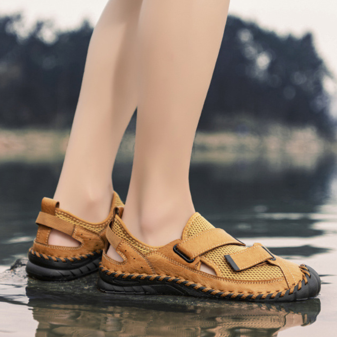 Sandalias cerradas de piel confort sport