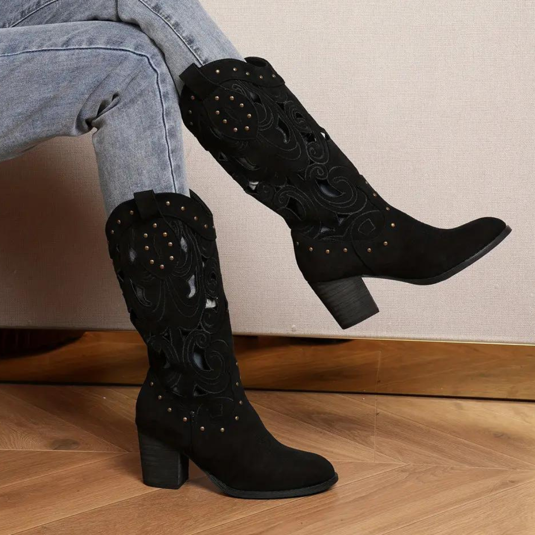 Botas Western Cut-Out – Estilo Cowboy en Ante con Detalles Láser