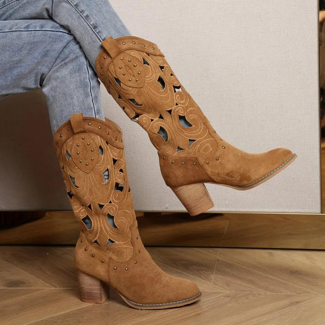 Botas Western Cut-Out – Estilo Cowboy en Ante con Detalles Láser