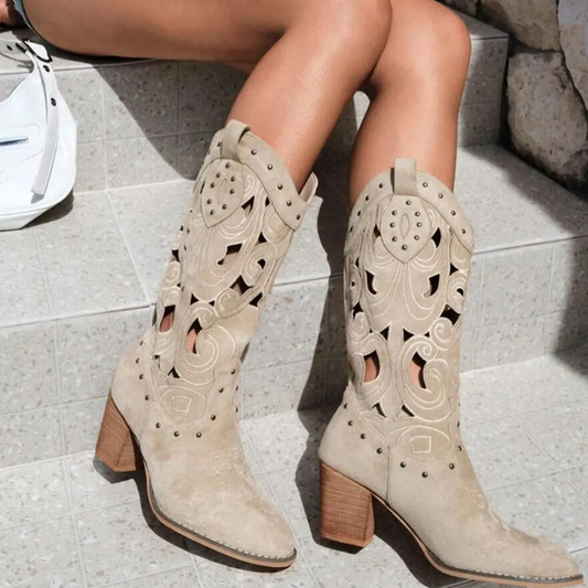 Botas Western Cut-Out – Estilo Cowboy en Ante con Detalles Láser