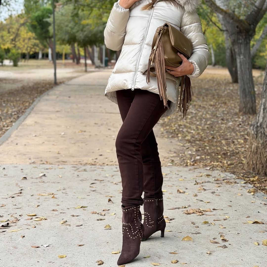 Botines Serraje caña media Sofia™ – Ante con Tachuelas