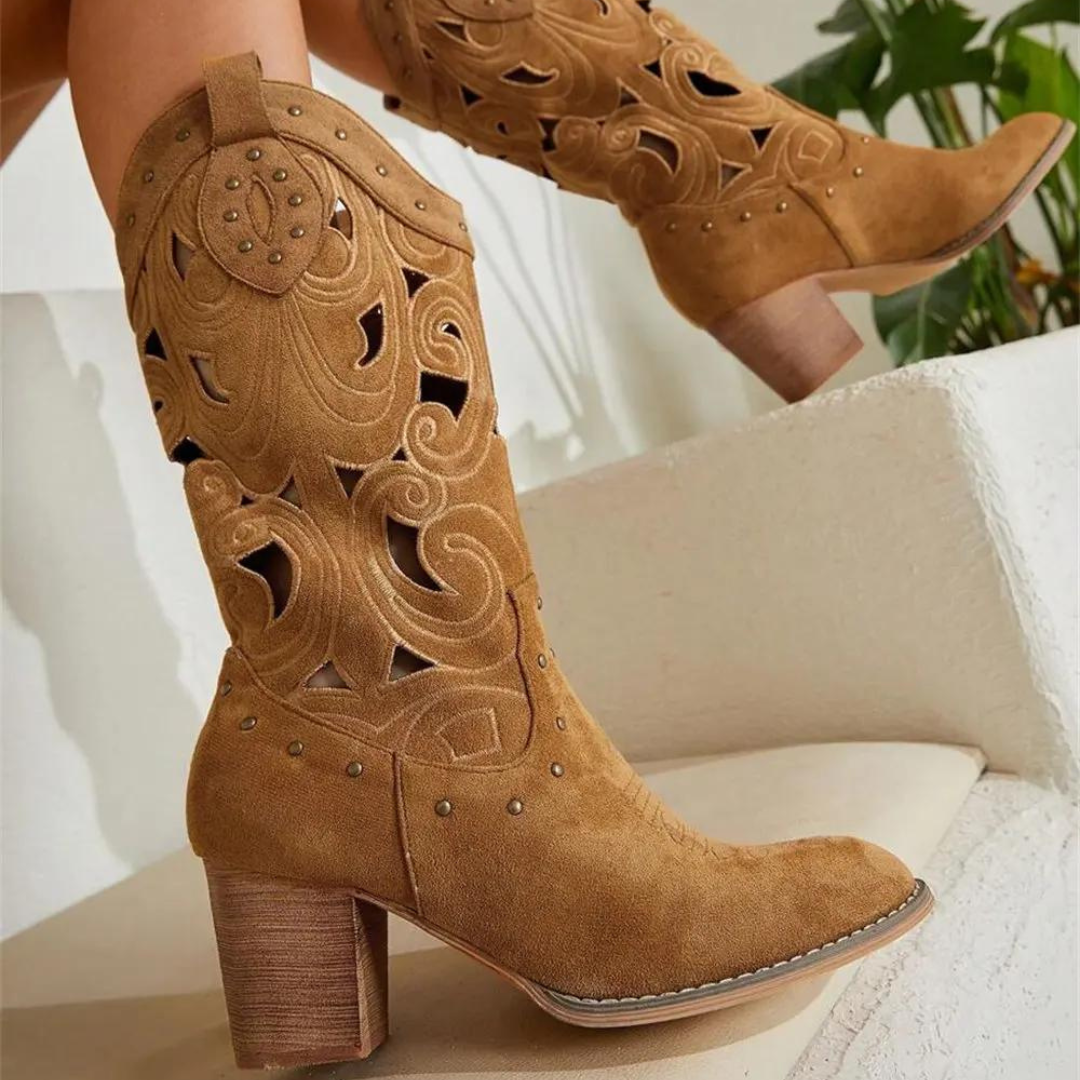 Botas Western Cut-Out – Estilo Cowboy en Ante con Detalles Láser