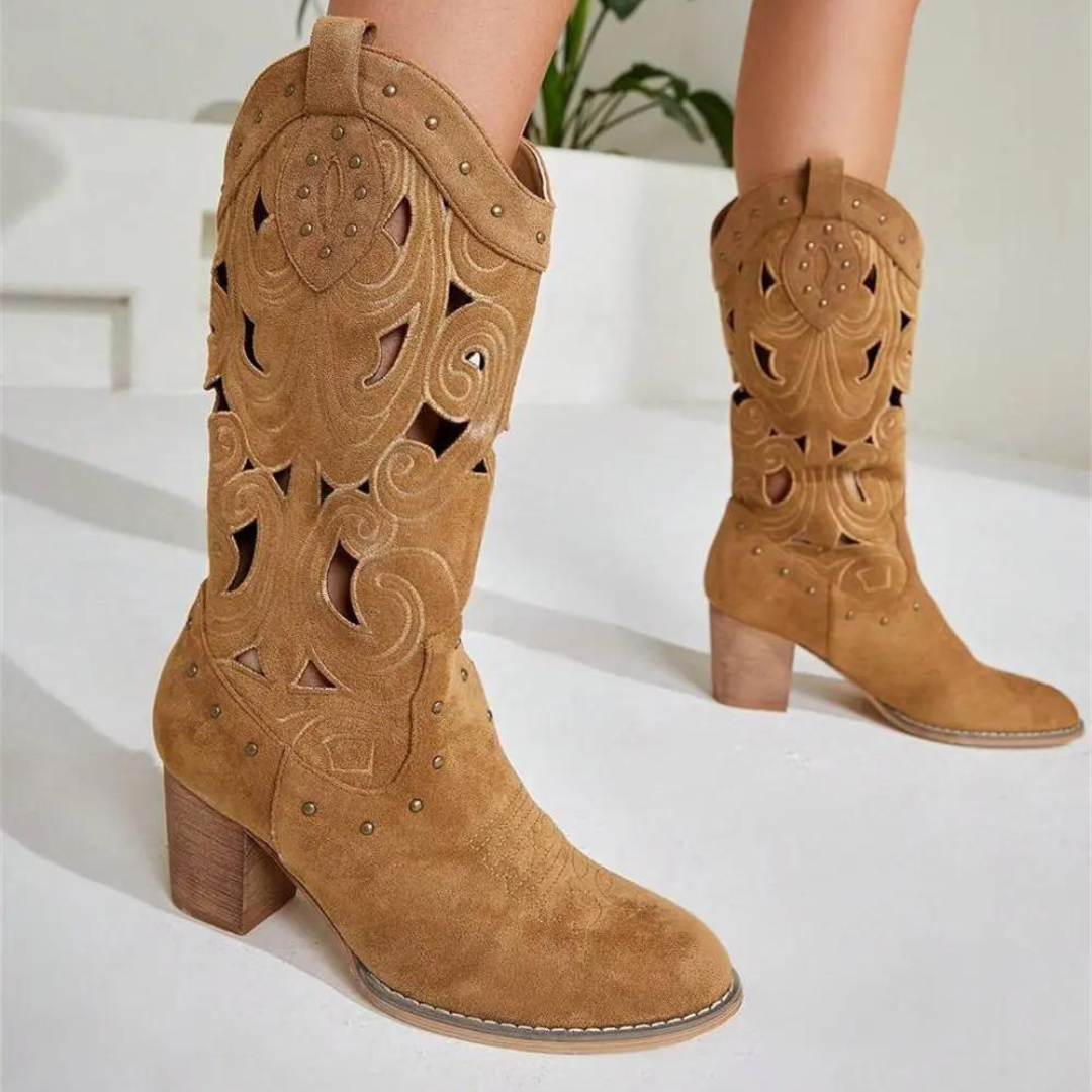 Botas Western Cut-Out – Estilo Cowboy en Ante con Detalles Láser