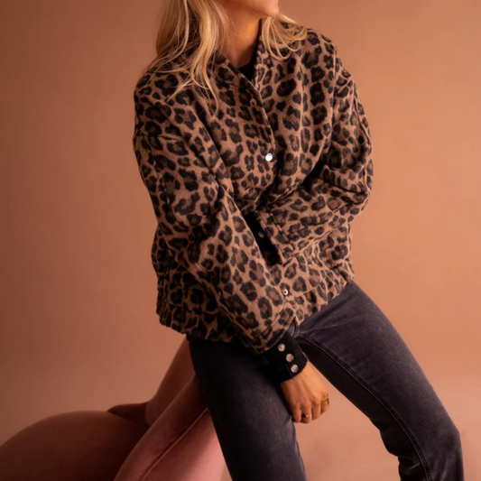 Chaqueta Luna – Animal Print con Estilo Propio