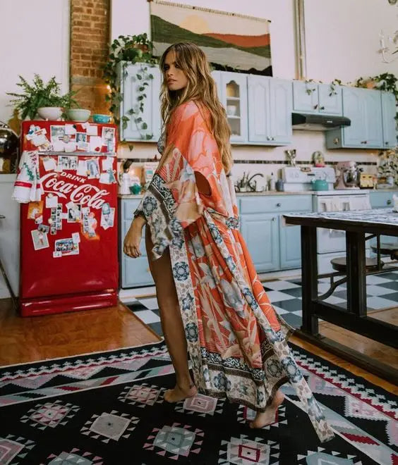 Kimono Kyoto Coral – Estampado de Loto con Detalles Orientales