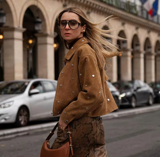 Chaqueta de Serraje Mujer con Tachuelas – Estilo Urbano Chic