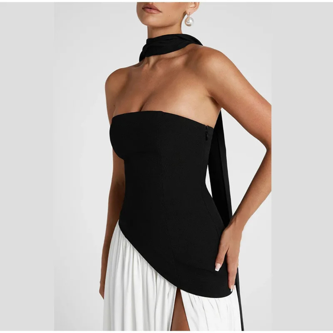 Vestido largo con corsé sin tirantes, abertura lateral y pañuelo a juego.