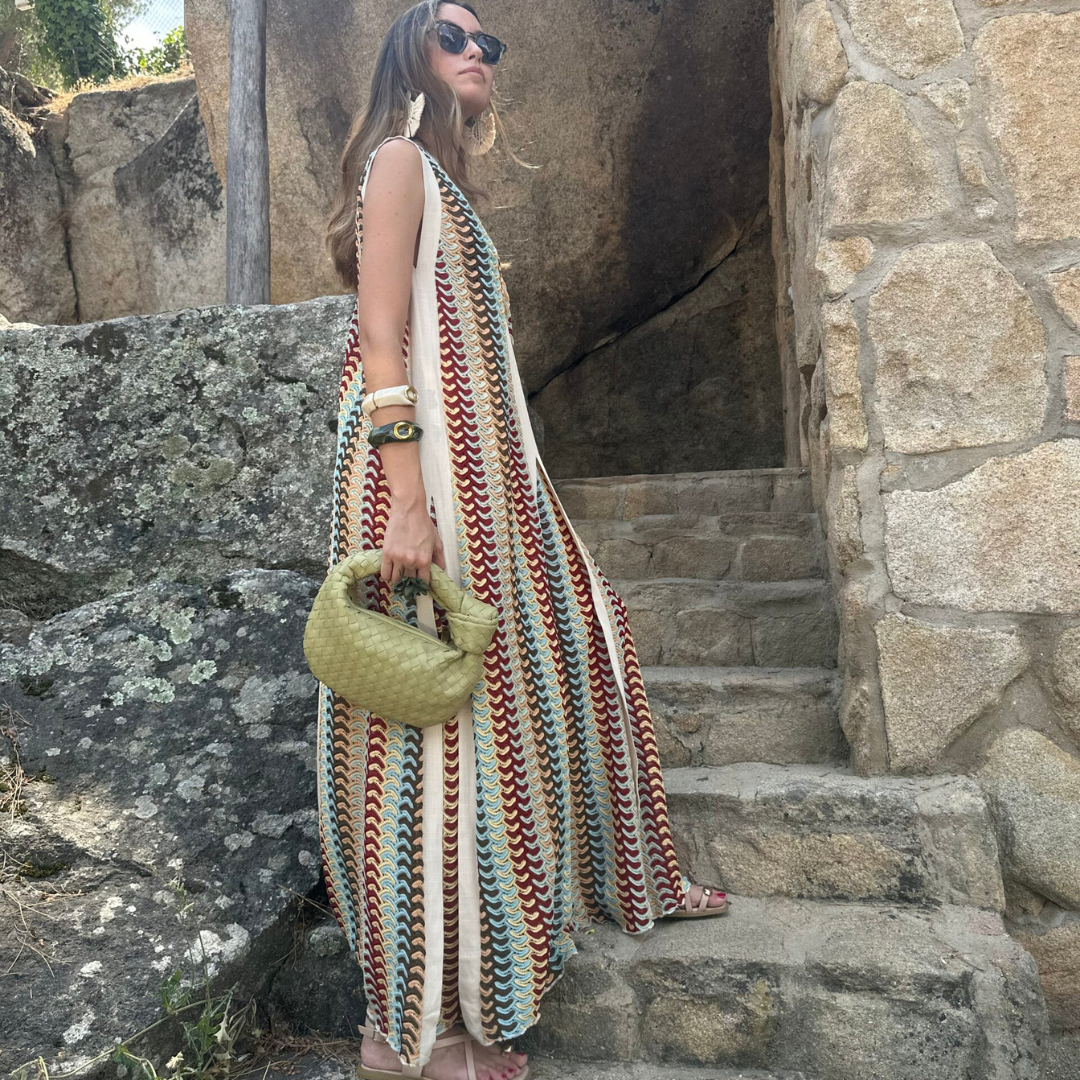 Vestido Largo Estampado Étnico con Corte Amplio y Escote en V - Maxi vestido