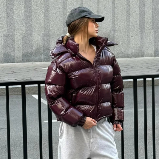 Plumas Puff™ con capucha granate