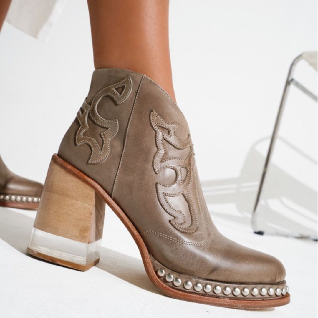 Daniella / Botines de Estilo Western con Tacón Transparente y Tachuelas