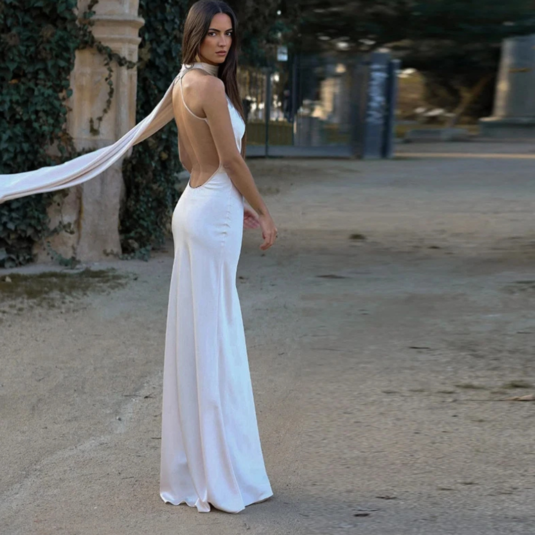 Rückenfreies Maxikleid mit Knopfleiste am Hals und integriertem Schal