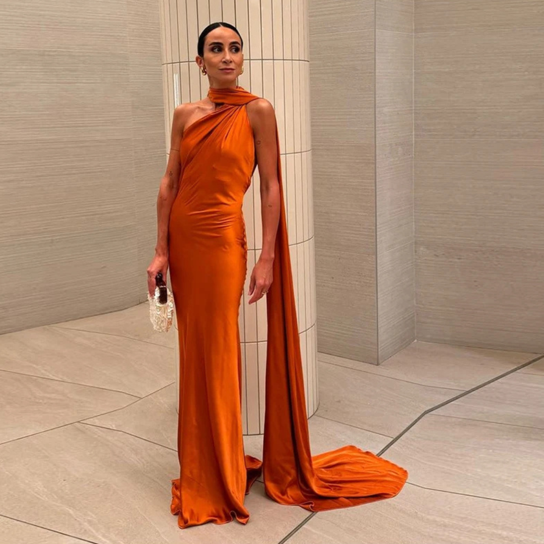 Rückenfreies Maxikleid mit Knopfleiste am Hals und integriertem Schal