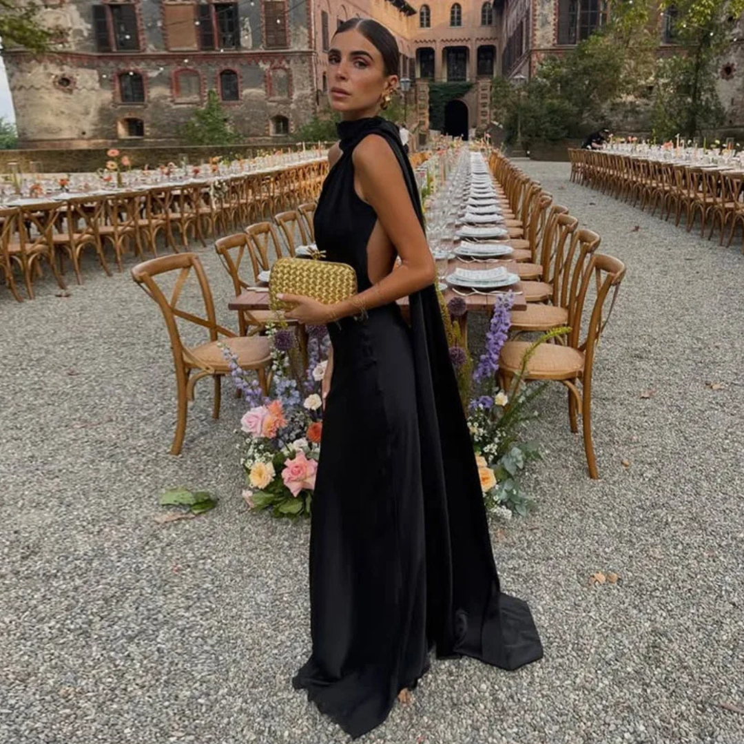 Rückenfreies Maxikleid mit Knopfleiste am Hals und integriertem Schal