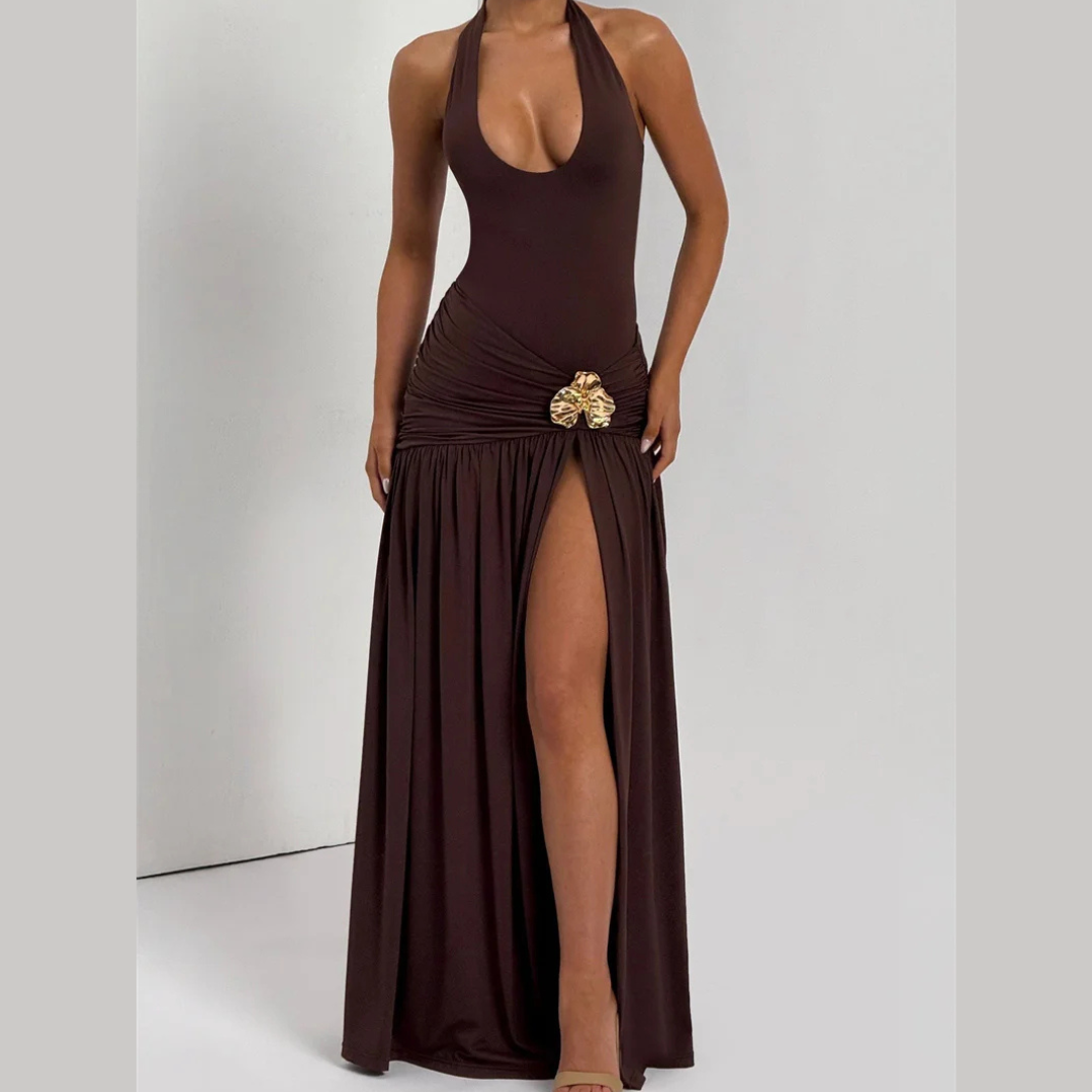 Conjunto de body halter y falda larga con detalle dorado