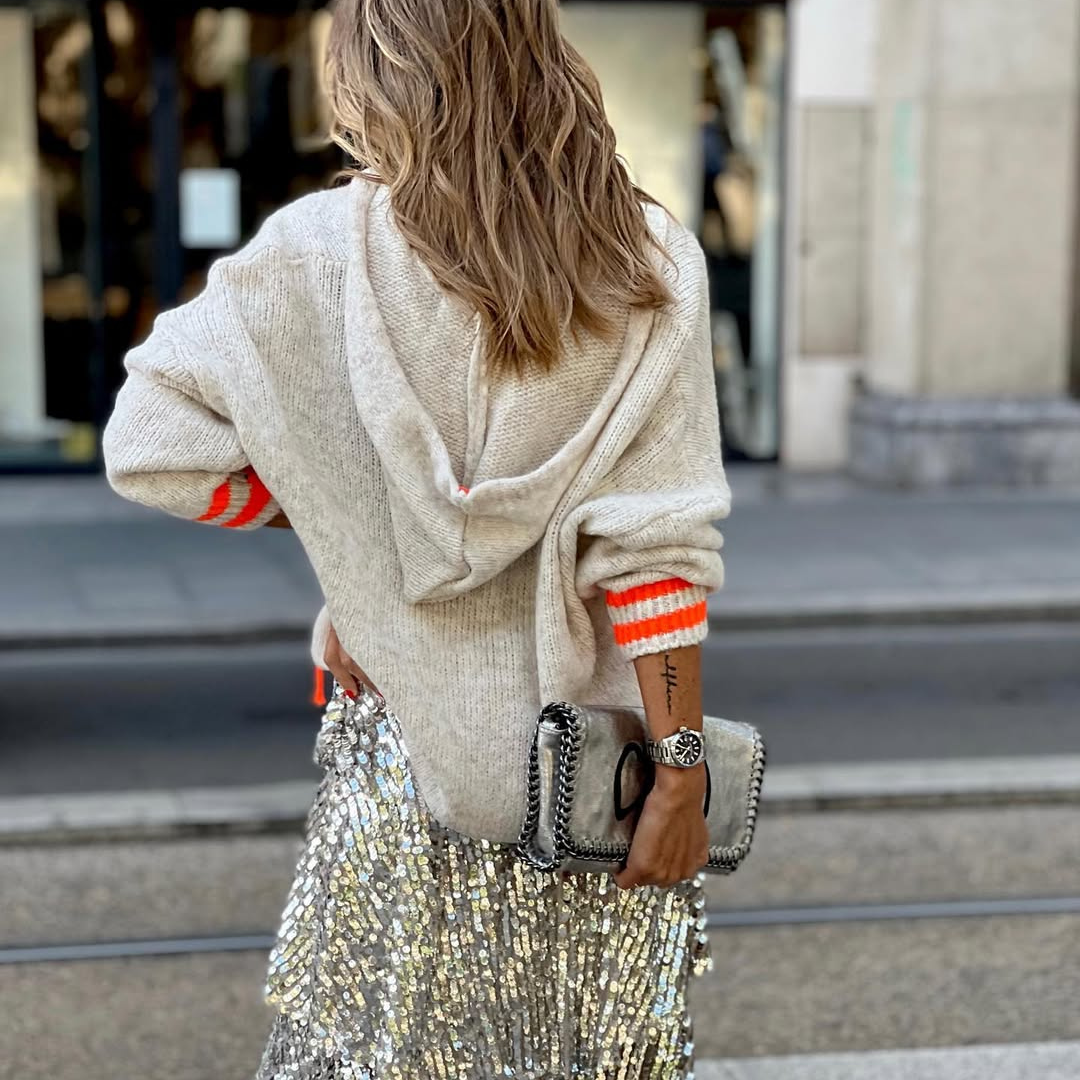 🧡 Jersey Hoodie Knit Gris con Detalles Flúor