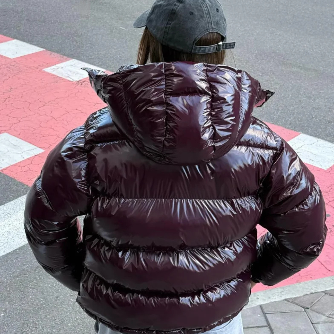 Plumas Puff™ con capucha granate