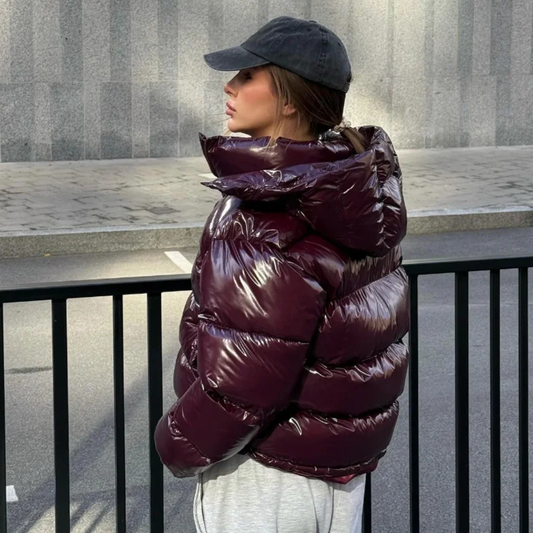 Plumas Puff™ con capucha granate