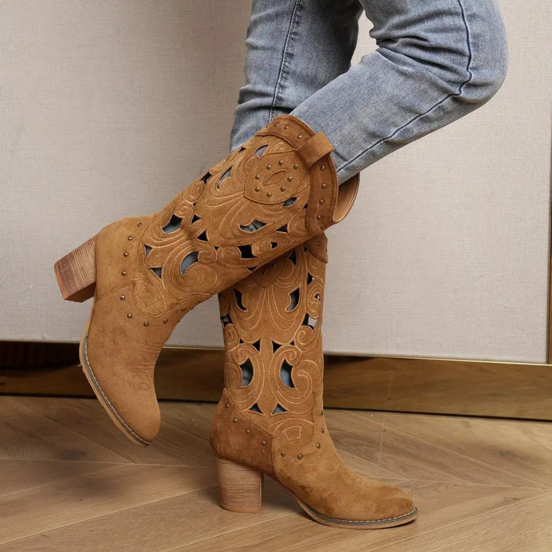 Botas Western Cut-Out – Estilo Cowboy en Ante con Detalles Láser
