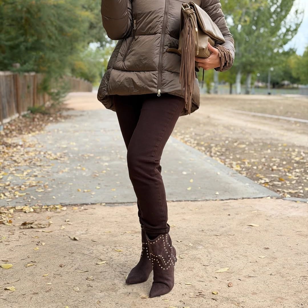 Botines Serraje caña media Sofia™ – Ante con Tachuelas